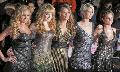 Girls Aloud (Nadine Coyle, Nicola Roberts, Kimberley Walsh, Sarah Harding s Cheryl Cole)